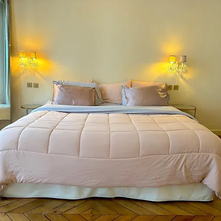 Apartment Saint Honore